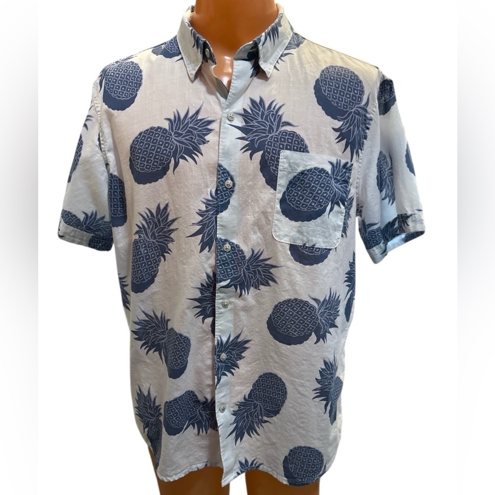 IZOD Saltwater Hawaiian Mens Size XL Shirt Relaxed Classics Blue Pineapple Print